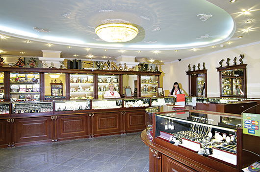 Эффективная интеграция производства и розничной торговли. Ювелирный магазин «Русское золото», Магадан