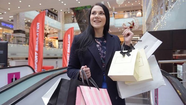 Названы товары, которые москвичи чаще всего покупают в «черную пятницу»: ювелирные украшения в ТОПе