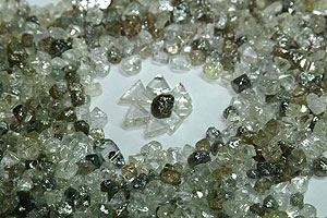 Цены на алмазы и задыхающиеся ювелирные продажи