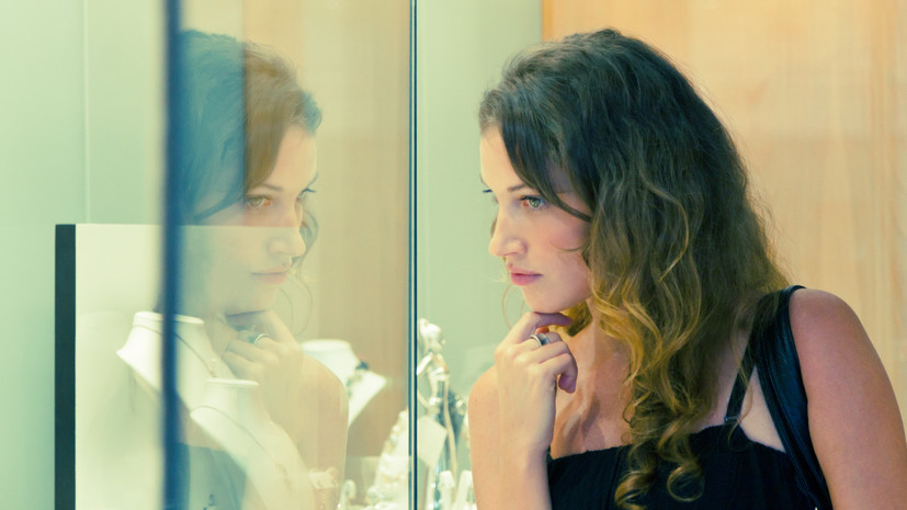 Россиянки назвали ювелирные украшения и деньги самым желанным подарком на 8 Марта