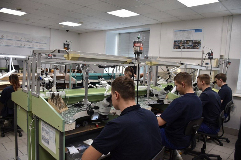 В Костромской области ювелиры готовят кадры со школьной скамьи