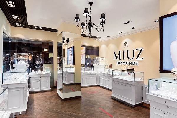         MIUZ DIAMONDS, 