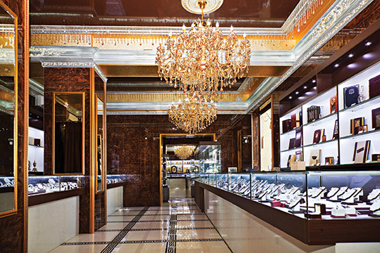 Лучшее оформление торгового зала. Магазин премиум-класса площадью торгового зала до 200 м2. Ювелирный магазин «Изумруд Царский», Брянск