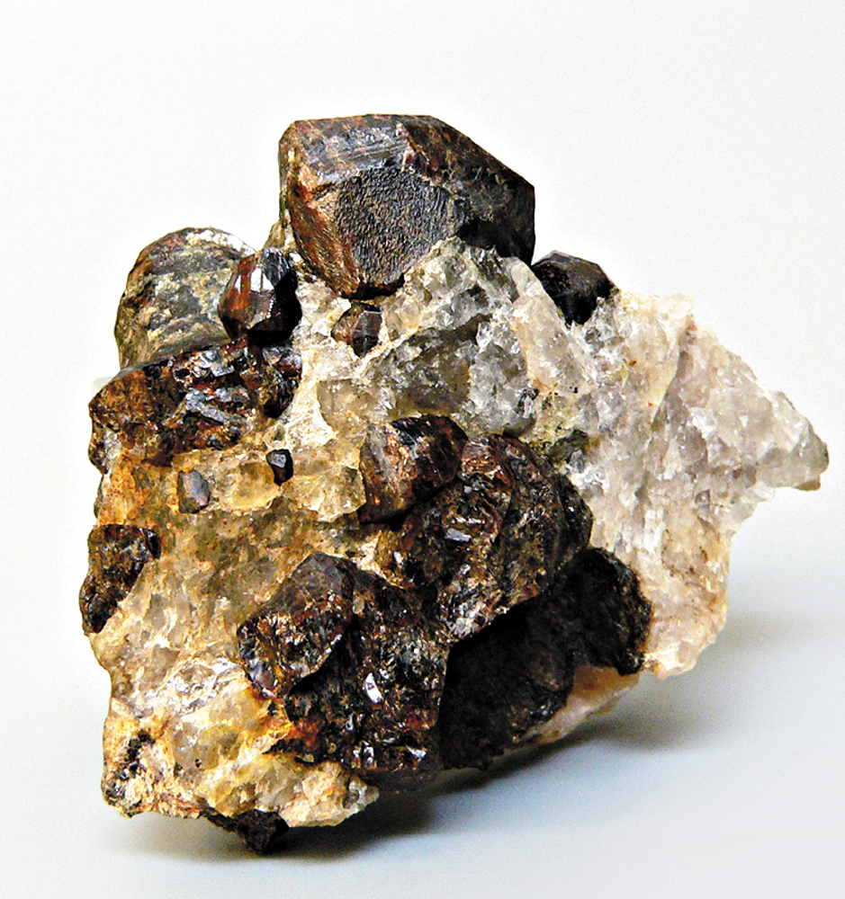 Ювелирные камни. Альмандин