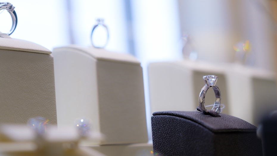 Петербуржцы за полгода потратили на ювелирные изделия рекордные 12 млрд рублей