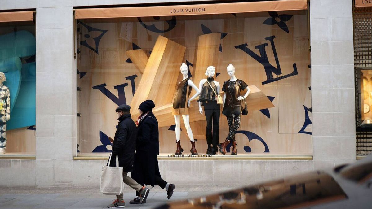 Владелец LVMH приобрел долю в бизнесе прямого конкурента