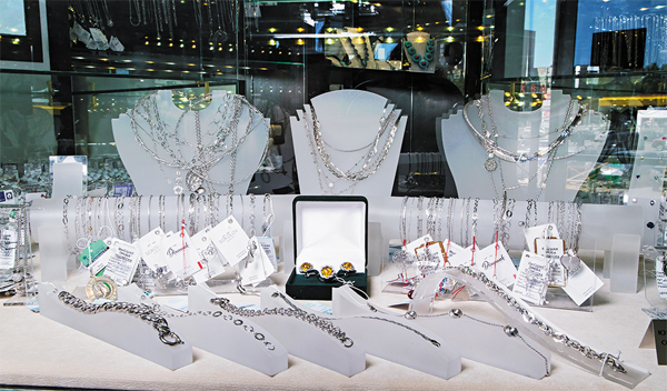 ЗА ВЫСОКИЙ УРОВЕНЬ КУЛЬТУРЫ И ОРГАНИЗАЦИИ ПРОДАЖ. Ювелирный магазин «Высшая проба», Ставрополь