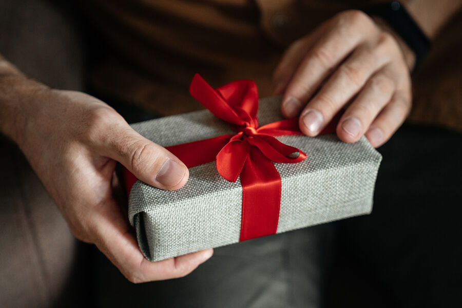 Подарки «на бегу» и сюрпризы без повода становятся нормой для россиян