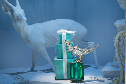 Tiffany превратила витрины в вертепы