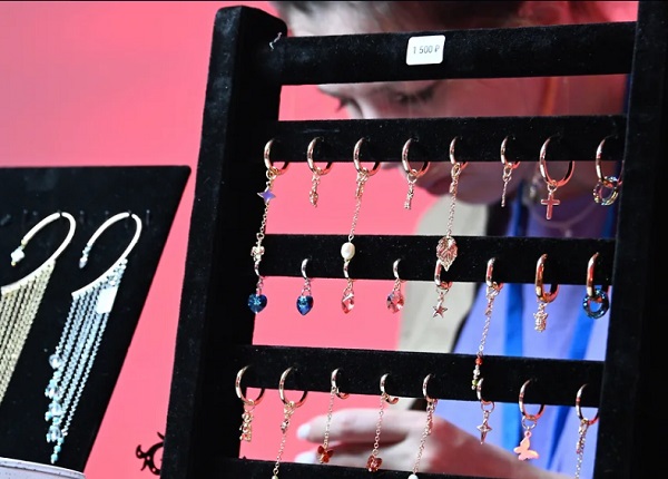 Бизнес готовится к женскому дню