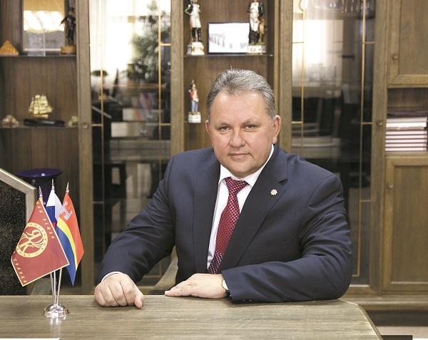 Михаил ЗАЦЕПИН, генеральный директор Калининград- ского янтарного комбината: «Российский рынок янтарных изделий абсолютно свободен»