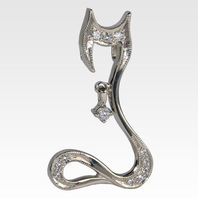 Подвески: от клыков - до медальонов