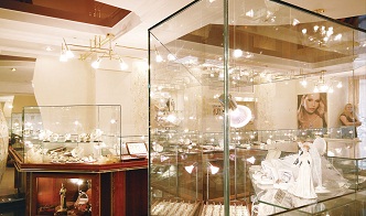 Лучшее оформление торгового зала. Категория магазин в торговом центре площадью 101–200 кв. м.  «Золотой русский стиль», г. Ставрополь