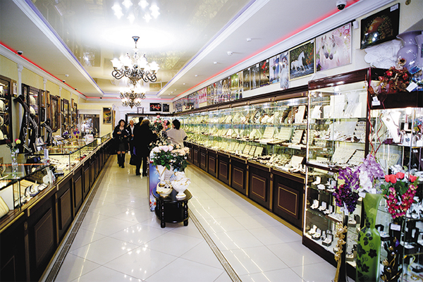 ЗА ВЫСОКИЙ УРОВЕНЬ КУЛЬТУРЫ И ОРГАНИЗАЦИИ ПРОДАЖ. Ювелирный салон «Лазурит», Нижневартовск