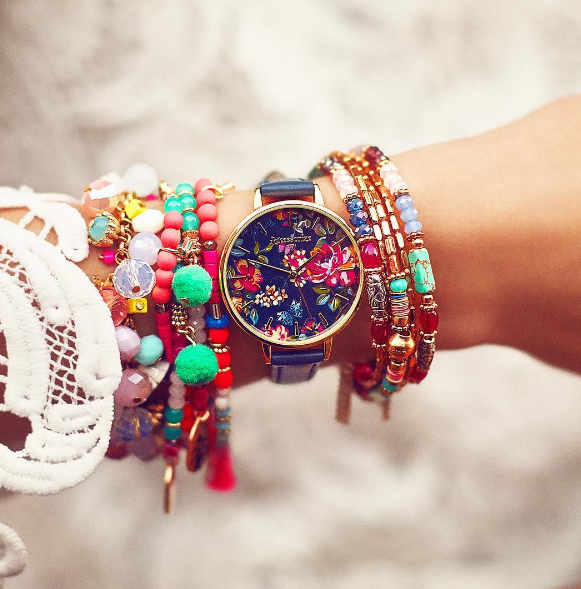 Accessorize разворачивается к России