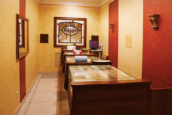 Лучшее оформление торгового зала, салон площадью торгового зала до 200 м2. Ювелирный салон «Карат», Хабаровск