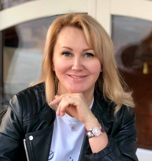Поздравляем с днем рождения нашего руководителя Оксану Сенаторову!