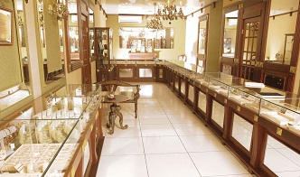 Лучшее оформление торгового зала. Категория «Магазин площадью 61–100 кв. м.». «GOLD», г. Лесной, Свердловская обл.