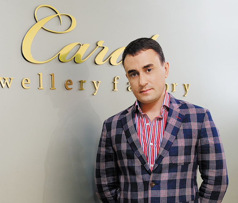 Александр ЧАМОВСКИХ, владелец JF Carat, глава Гильдии ювелиров Урала: «Инвестиции в золото и камни – это вложения без рисков» Александр ЧАМОВСКИХ, владелец JF Carat, глава Гильдии ювелиров Урала: «Инвестиции в золото и камни – это вложения без рисков»