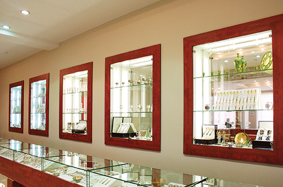 За высокий уровень культуры и организации продаж. Ювелирный магазин «Русские самоцветы», Санкт-Петербург